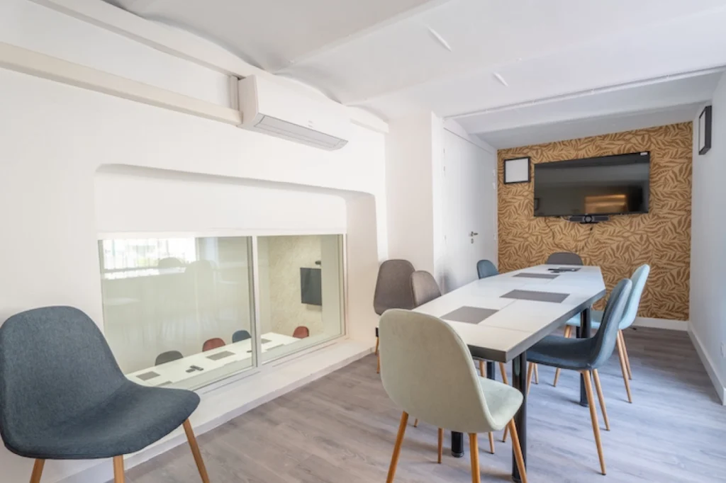 Grande salle de réunion